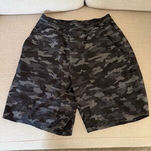 lululemon athletica T.H.E. Short 7” Linerless Mens Camo